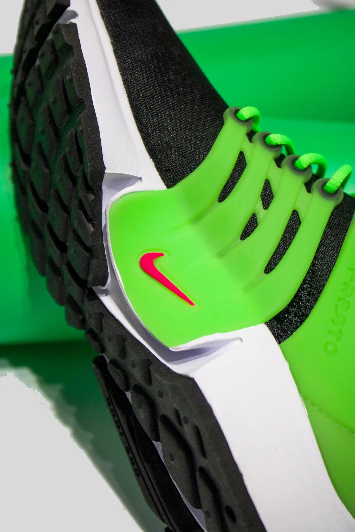 AIR PRESTO "BLK/GREEN STRIKE"