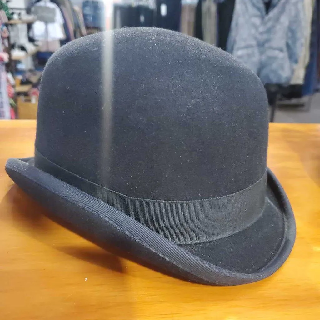 Black derby 6 5/8