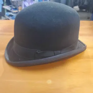 Black derby 6 5/8