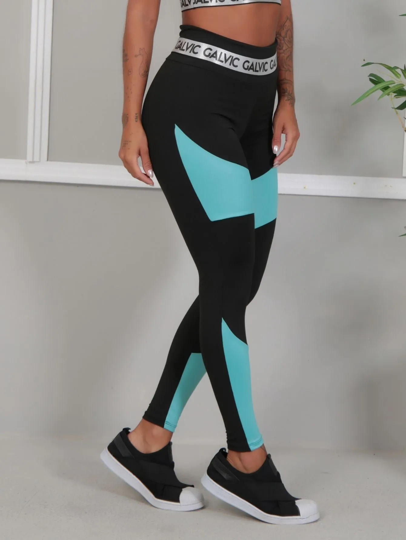 Calça Legging Detalhe Em Elástico