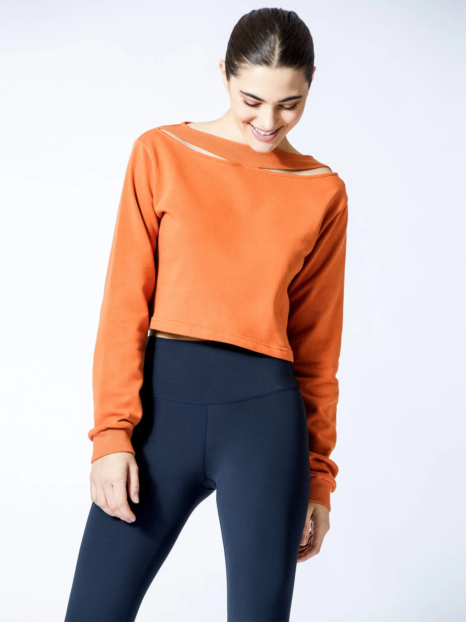 DETACHED COLLAR SWEATSHIRT