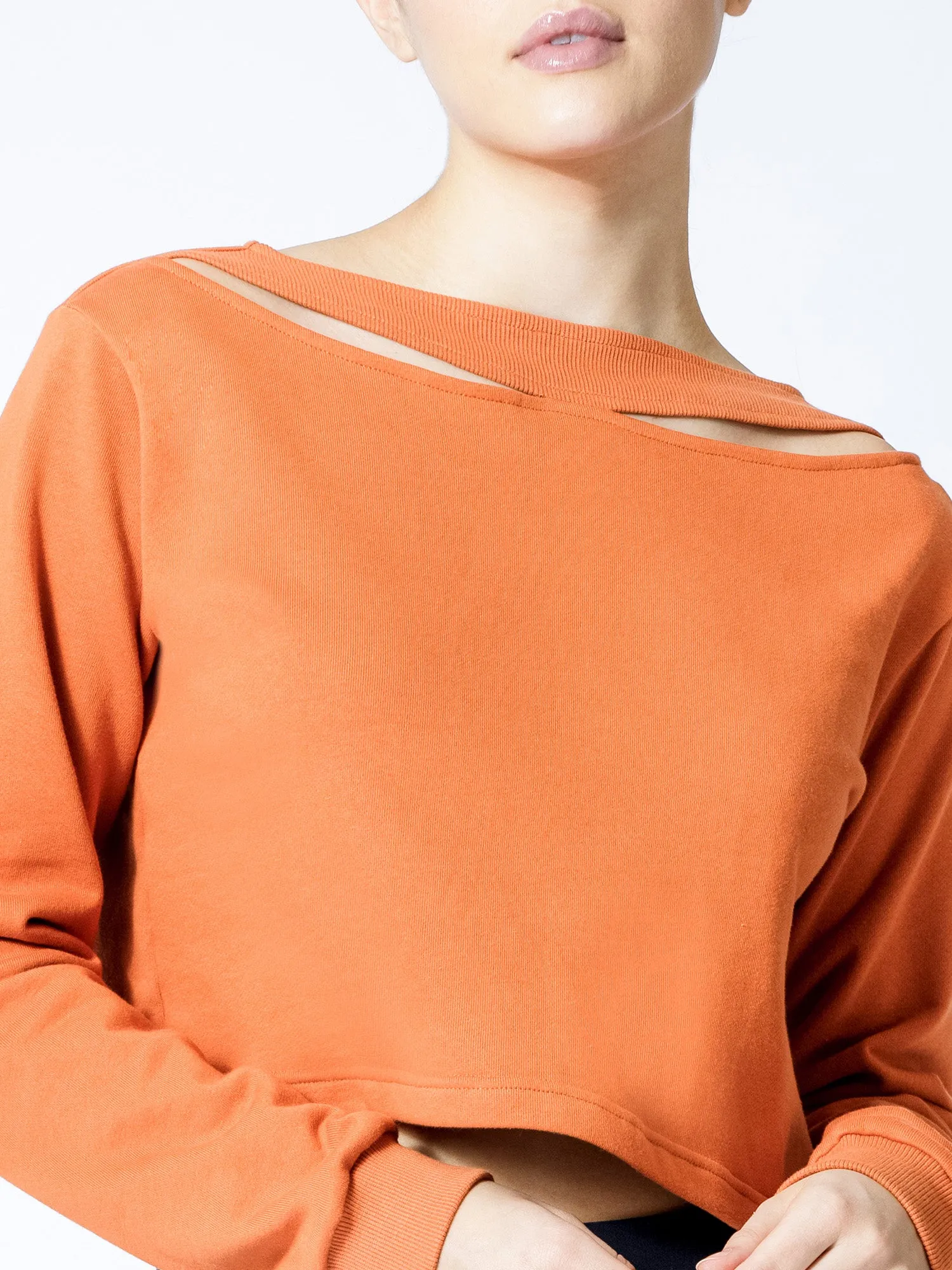 DETACHED COLLAR SWEATSHIRT