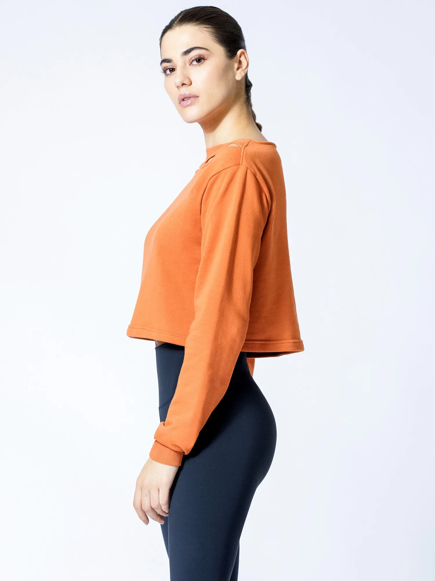 DETACHED COLLAR SWEATSHIRT