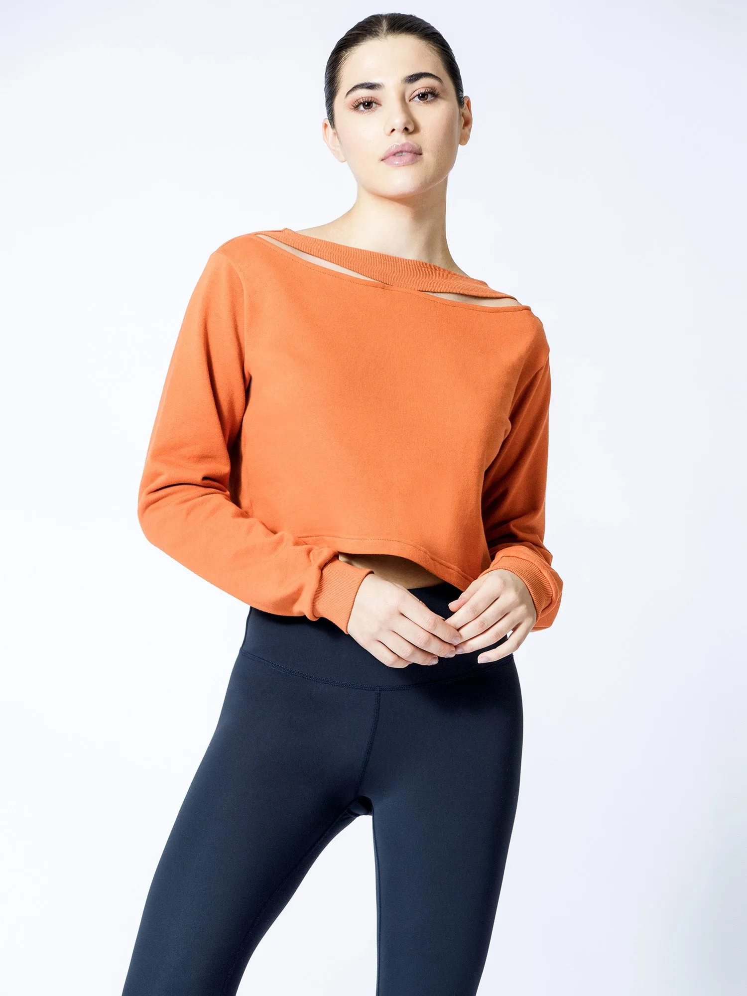 DETACHED COLLAR SWEATSHIRT
