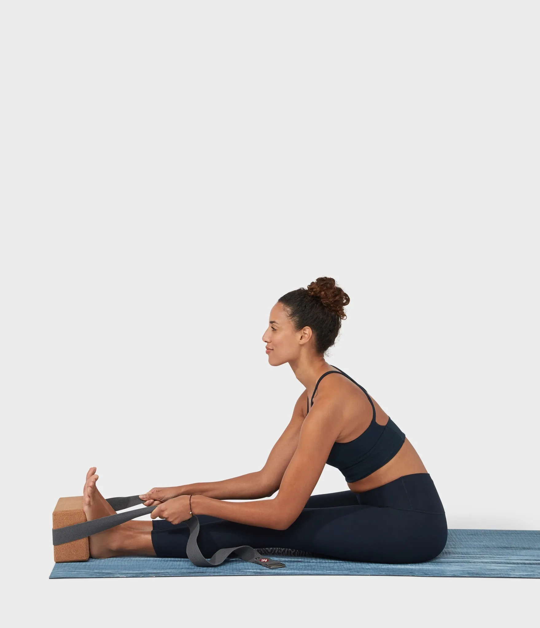 Manduka Apparel - Women's Performance Bra - Darted - Dark Sapphire