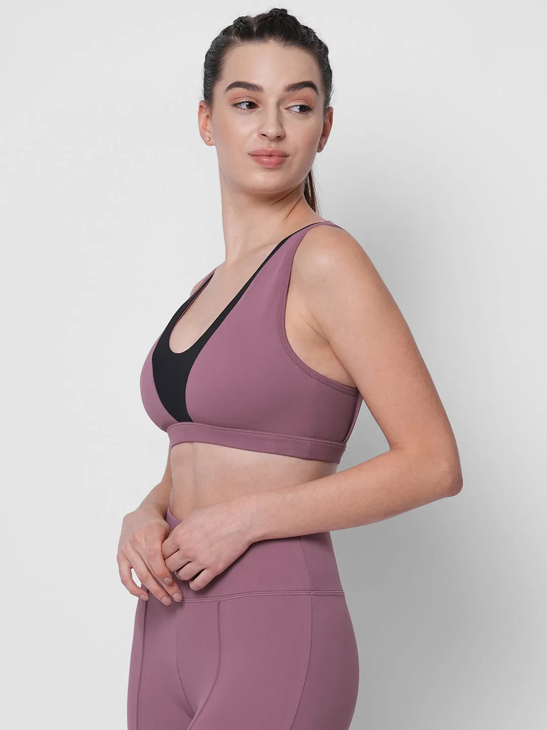 New classic fit v neck mauve sports bra