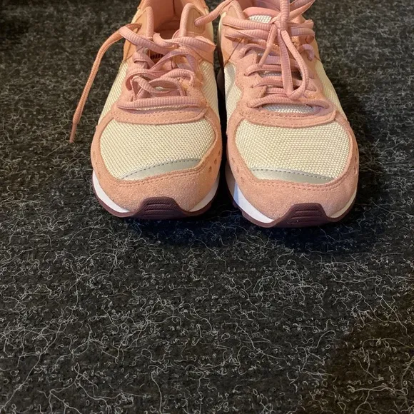 NEW Puma Sneakers soft optimal comfort uS 5.5C EuR 37.5 /shoes / Gym No Box Pink